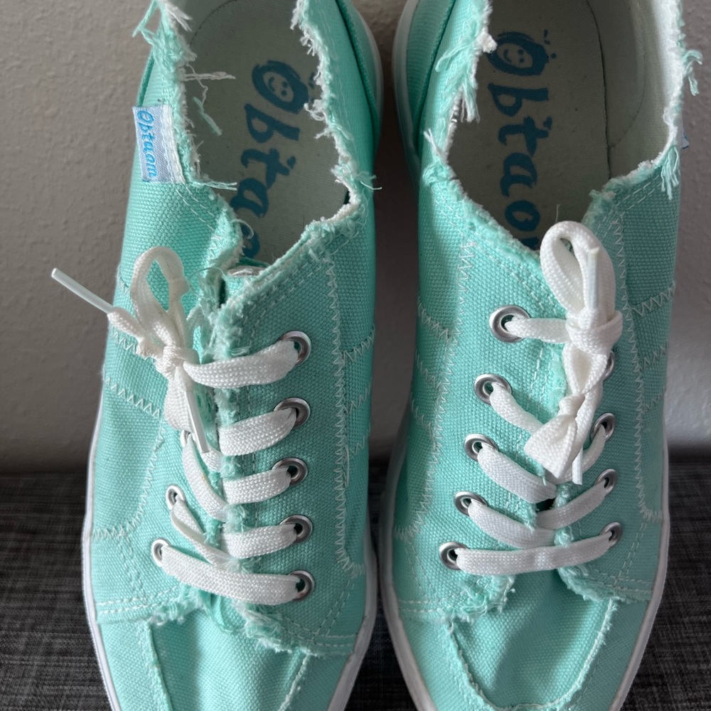Two 2Pairs - Obtaom distressed shoes. Very good condition, ladies size 8.